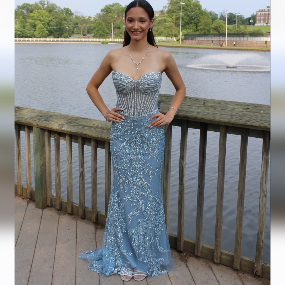 Ladivine by Cinderella Divine Dress - Picture 5 of 9